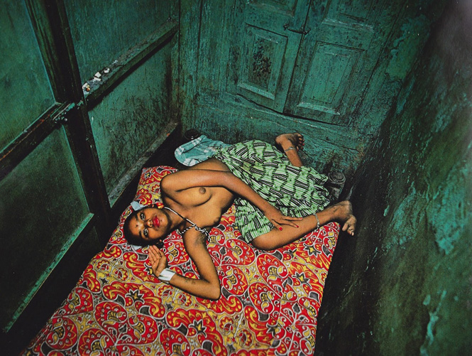 Twelve-year-old Lata lying in bed, Falkland Road: Prostitutes of Bombay, 1981 (c) Mary Ellen Mark